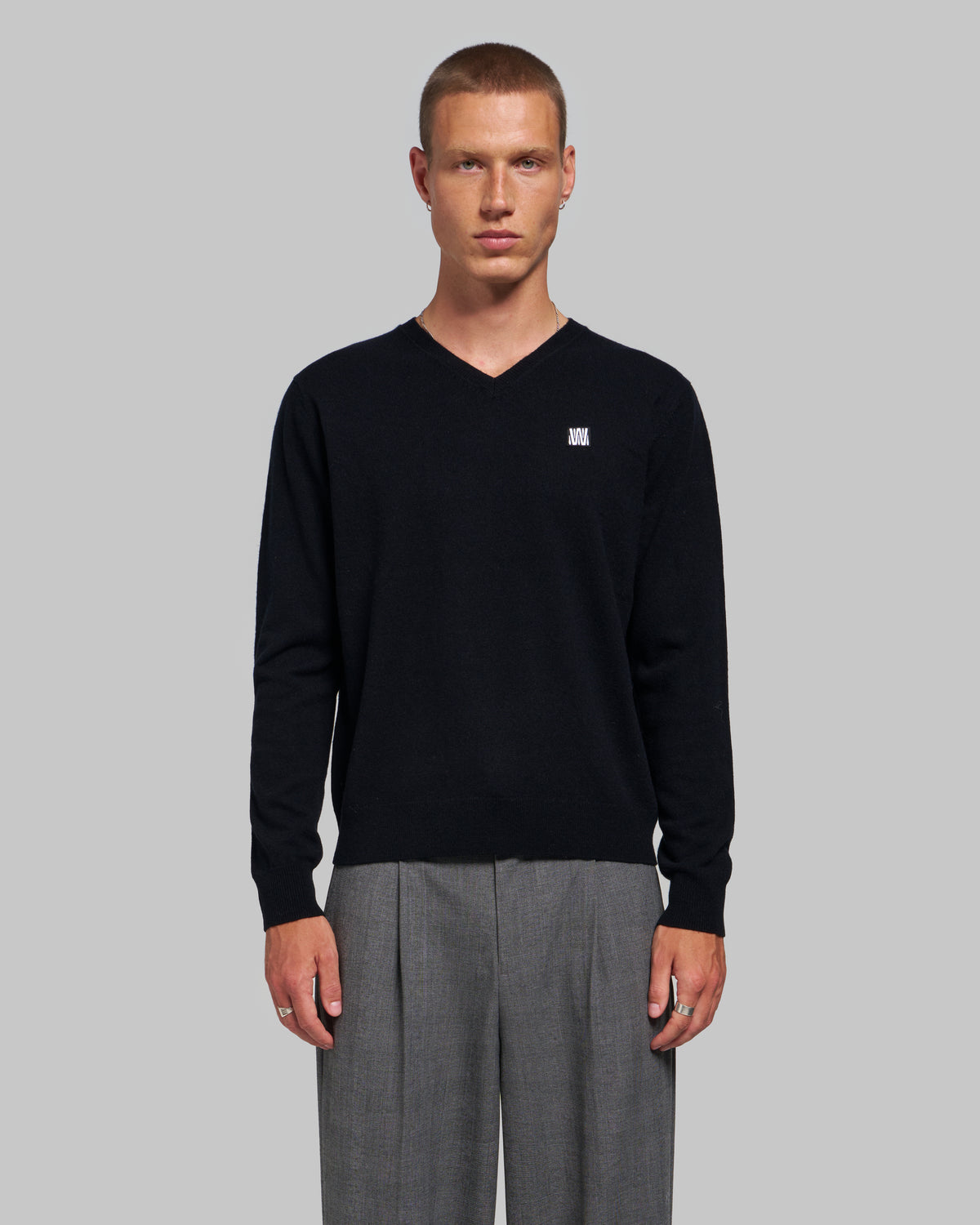 CORE V-NECK SWEATER