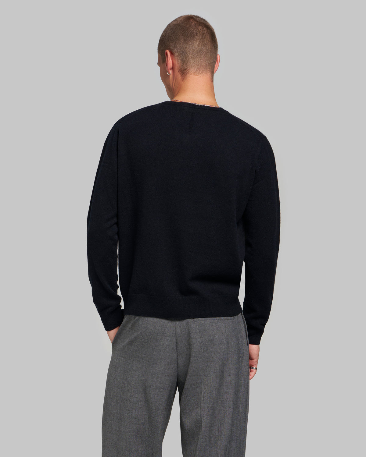 CORE V-NECK SWEATER