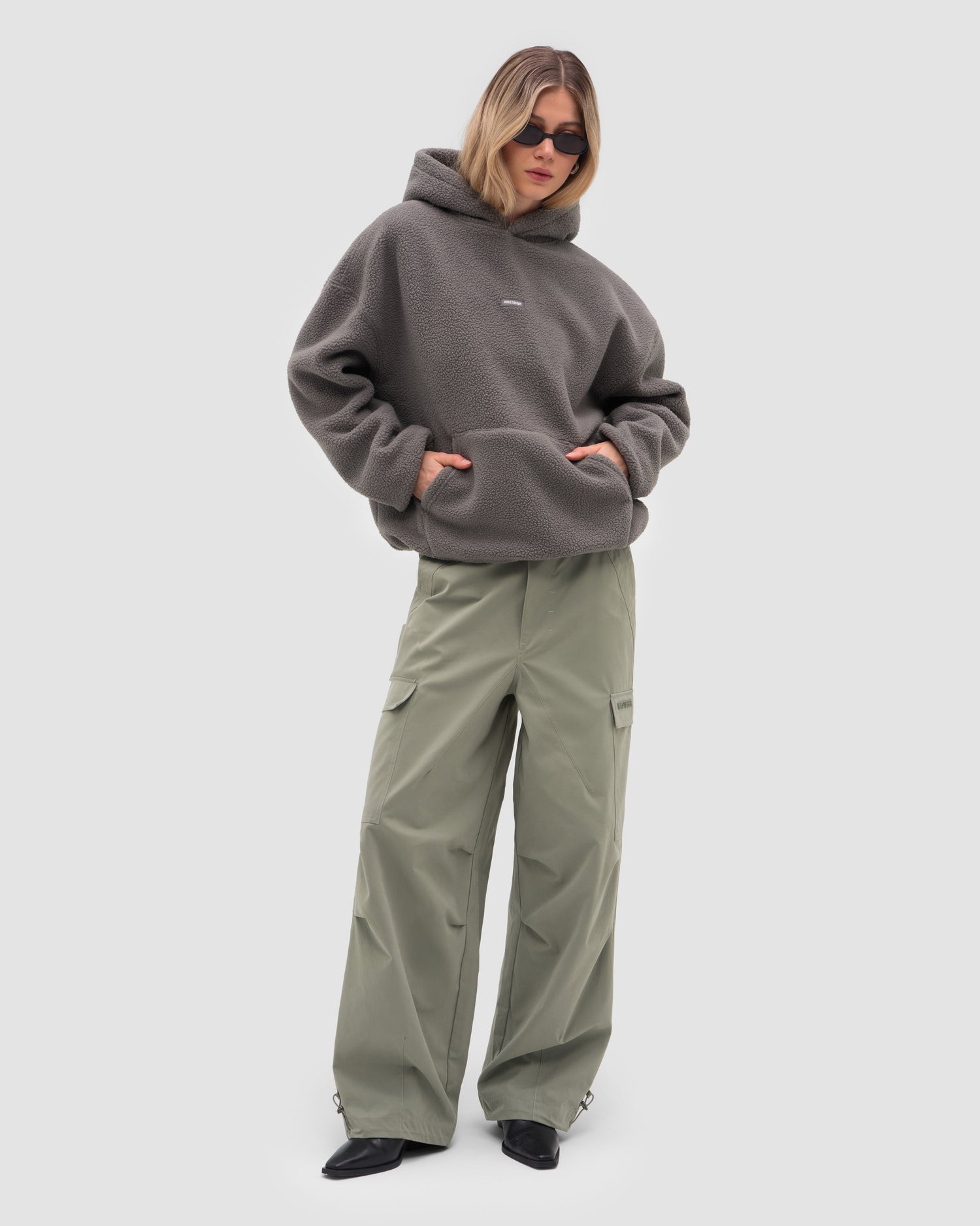 NELIO HOODIE